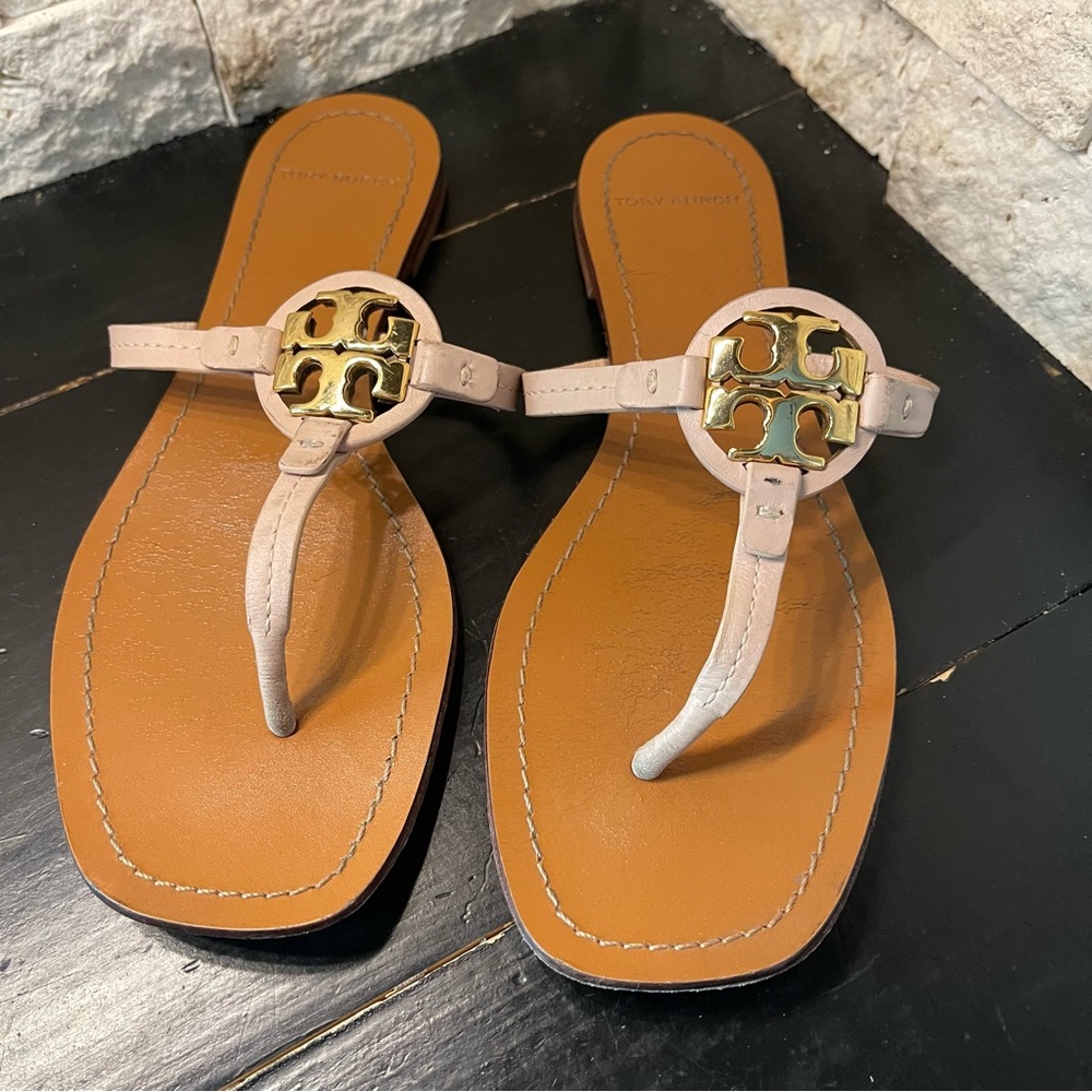 TORY BURCH Mini Miller Leather Thong - Seashell Pink Sandals Metal Logo Sz 8M
